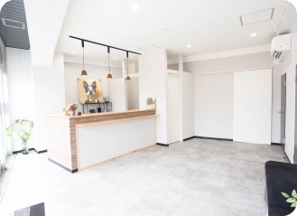 落ち着いて過ごせる院内空間